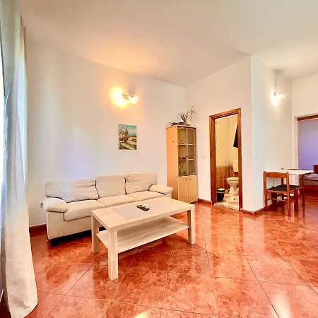 Spacious In 1 Bedroom Appartamento *