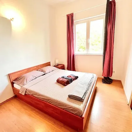Spacious In 1 Bedroom דירה פורץ