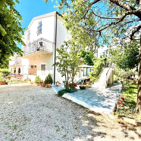 Spacious In 1 Bedroom * Porec