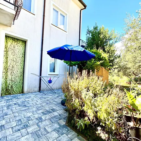 Spacious In 1 Bedroom Apartment Porec