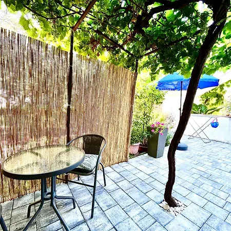 Spacious In 1 Bedroom דירה