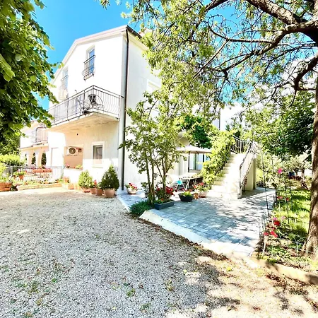 Spacious In 1 Bedroom * Poreč