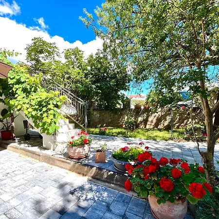 Apartamento Spacious In 1 Bedroom Poreč